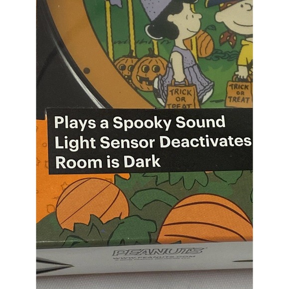 Peanuts Halloween Sound Clock Snoopy Lucy Spooky Sound Light Sensor 8" x 8" - Picture 4 of 10